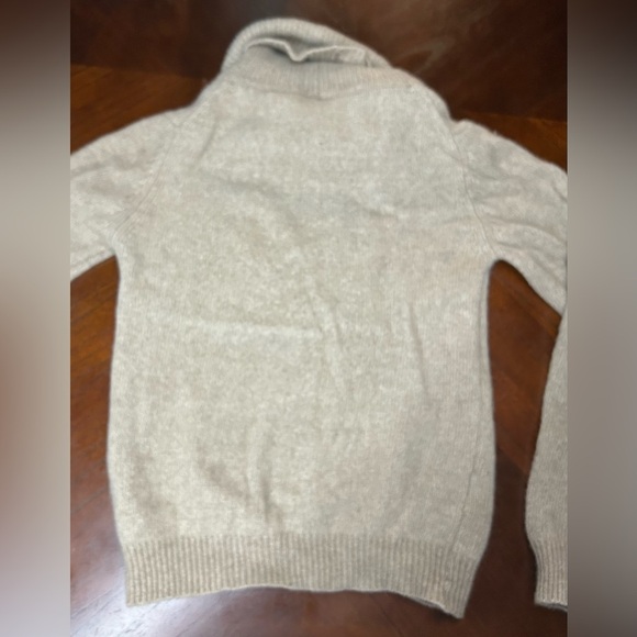 Betty HANSON Elegant Beige Turtleneck Sweater
40% mink 50% lambswool 10% nylon - Picture 8 of 9